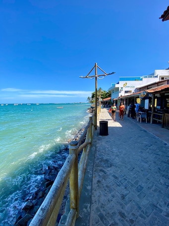 Una playa cerca, buceo, kayak, paseos en botes a motor