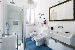 Shower, bidet, towels - Holiday Home in San Vito Lo Capo near Beach (San Vito lo Capo)