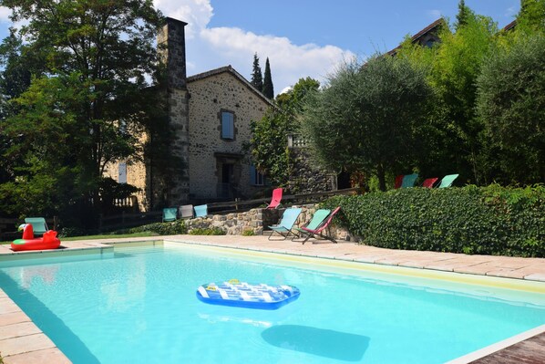 Pool - Holiday Home in Ardèche near Château de Ventadour (Pont-De-Labeaume)