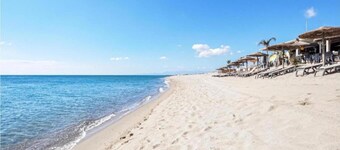 Villa in Saint-Cyprien with Sea View