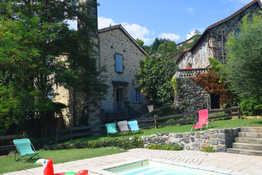 Cosy Holiday Home in Ardèche with Swimming Pool