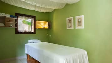 1 treatment room, massages