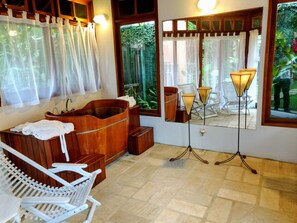 1 間療程室、按摩服務