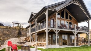 Signature Cabin, 6 Bedrooms, Lake View, Lakeside - Bear Lake Luxury Rentals (Fish Haven)