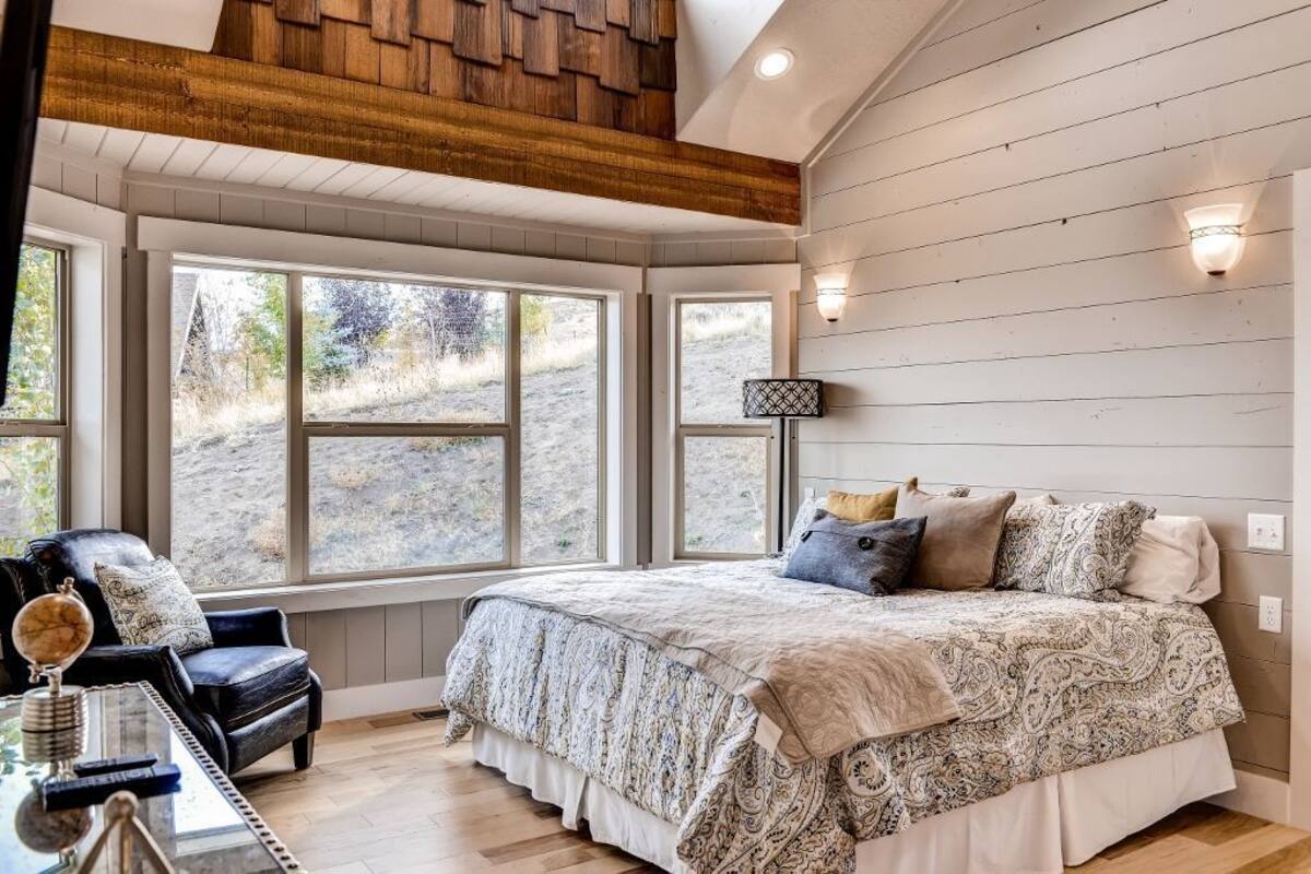 Chalet rustique Signature, 6 chambres, vue sur le lac, au bord du lac | 1 chambre, literie de qualité, lit d’appoint (gratuit)