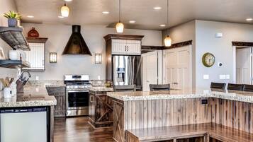 Cabaña Prestigio, 6 habitaciones, vista al lago, junto al lago | 1 habitación, ropa de cama de alta calidad y camas extra gratis