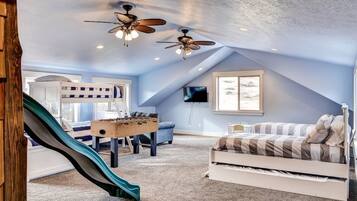 Signature Cabin, 6 Bedrooms, Lake View, Lakeside