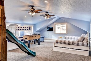 1 bedroom, premium bedding, free rollaway beds, free wired internet - Bear Lake Luxury Rentals (Fish Haven)