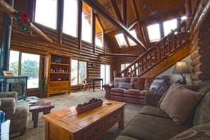 Cabin, 4 Bedrooms, Lake View, Beachside | 1 bedroom, premium bedding, free rollaway beds, free wired internet