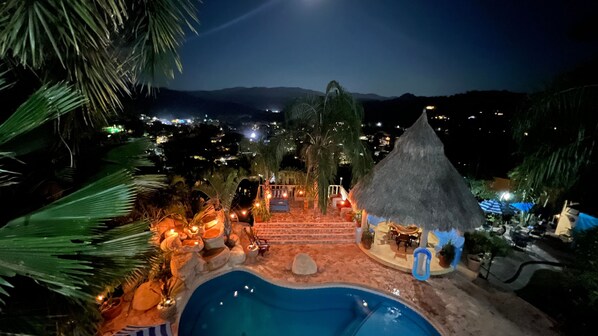 Outdoor pool, open 10:00 AM to 10:00 PM, pool loungers - Villas Chulavista (Sayulita)