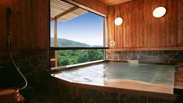 Hot tub, hot springs/mineral springs