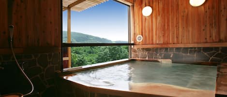 Hot tub, hot springs/mineral springs