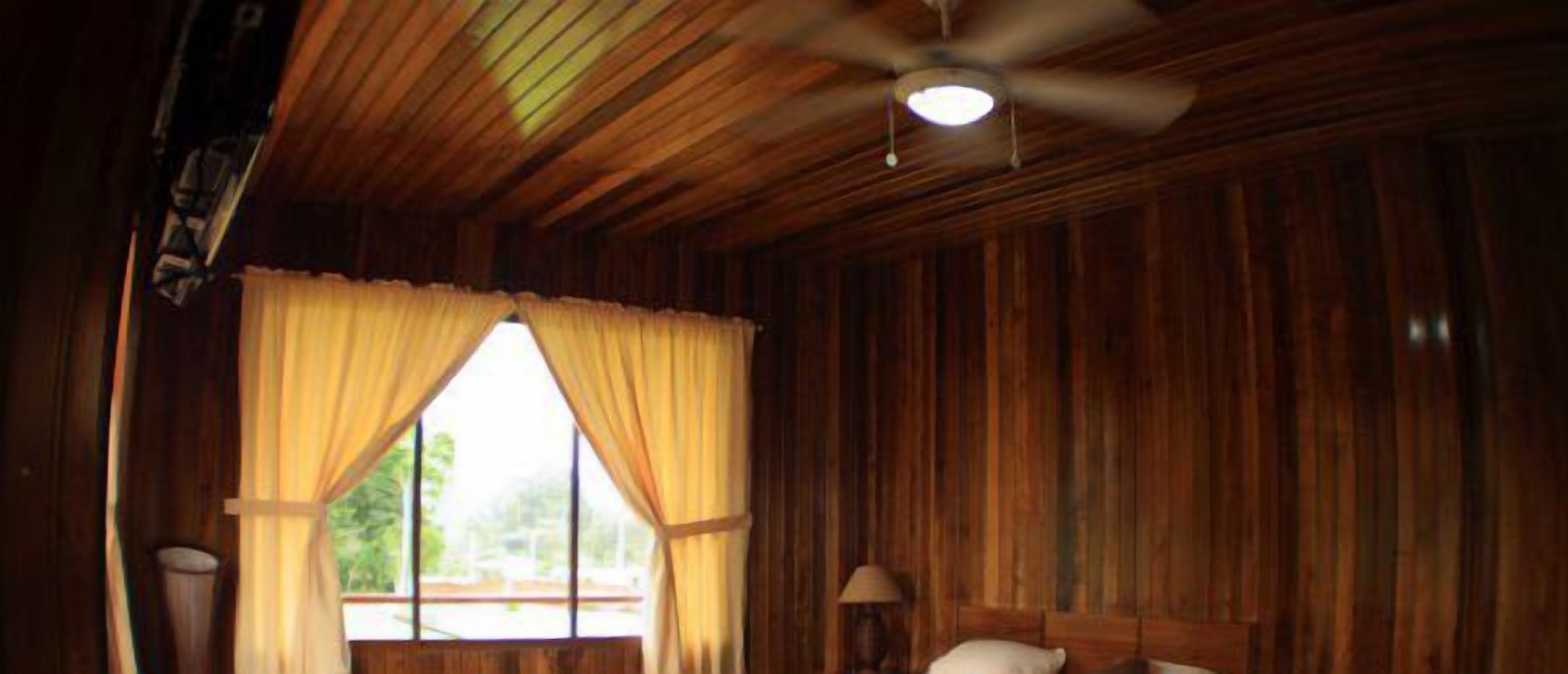 minibar, iron/ironing board, free wifi