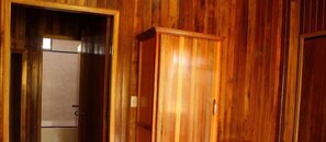 Minibar, tabla de planchar con plancha y wifi gratis 