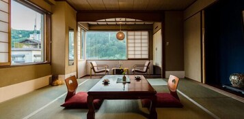 Japanese Style Room, Private Bathroom | In-room safe, desk
