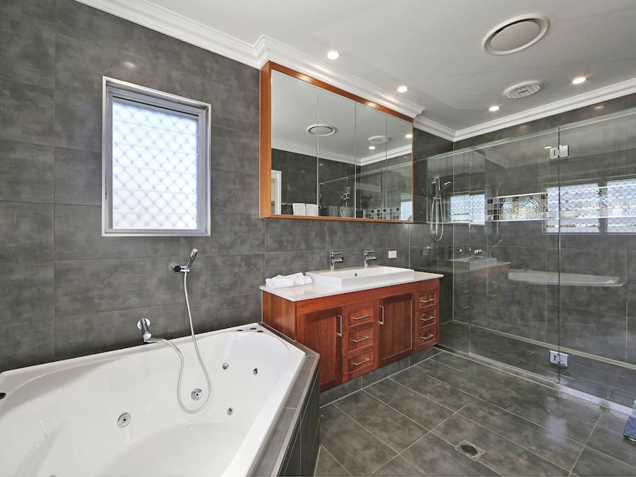 Private spa tub