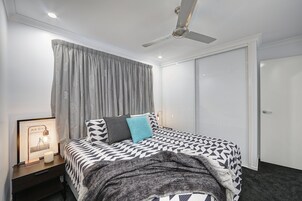1 habitación, ropa de cama de alta calidad y cortinas blackout 