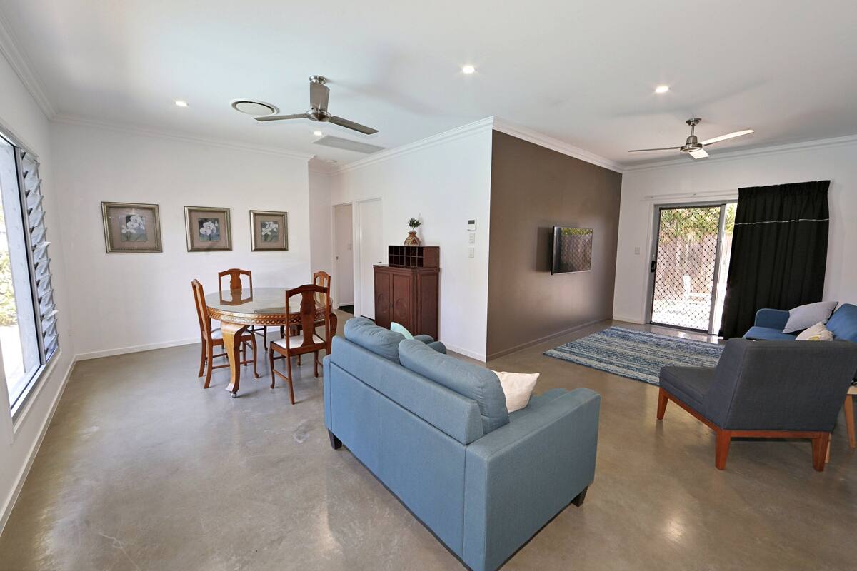 Junior Villa | Living area | Flat-screen TV