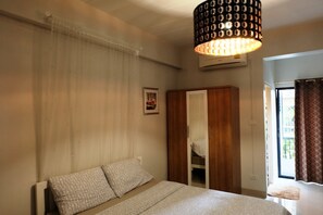 Apartment with Balcony | Desk, blackout drapes, rollaway beds, free WiFi - Casa Blanca (Bangkok)