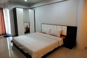 Apartment with Balcony | Desk, blackout drapes, rollaway beds, free WiFi - Casa Blanca (Bangkok)