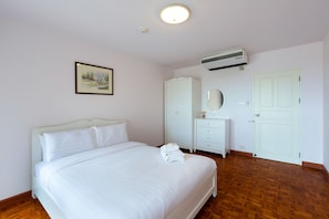 2 bedrooms, in-room safe, individually furnished, desk - Baan TiewKlurn Beachfront Condomium (Hua Hin)
