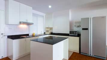 Full-size fridge, microwave, stovetop, electric kettle