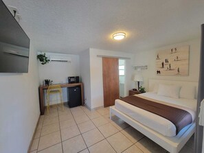 Standard Room, Non Smoking | Desk, laptop workspace, blackout drapes, free WiFi