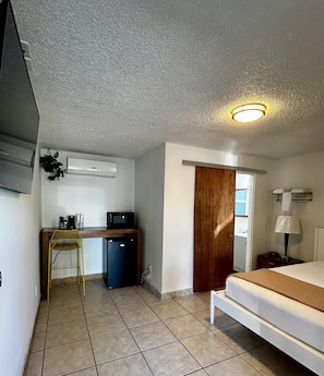 Standard Room, Non Smoking | Desk, laptop workspace, blackout drapes, free WiFi