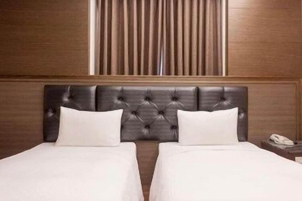 Ropa de cama de alta calidad, minibar, escritorio