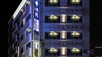 住宿正面 (夜晚)