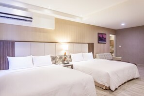 Deluxe Quadruple Room | Premium bedding, minibar, desk, iron/ironing board - Maple Hotel (Tainan)