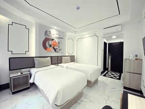 Deluxe Twin Room | Desk, blackout drapes, free WiFi, bed sheets - De Ningrat Topas Galeria (Bandung)