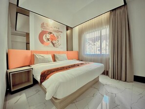 Desk, blackout curtains, free WiFi, bed sheets - De Ningrat Topas Galeria (Bandung)