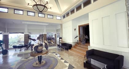 De Ningrat Topas Galeria