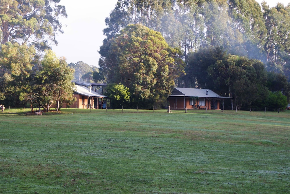 Pump Hill Farm Cottages by null
