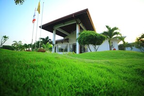 Fachada de la propiedad