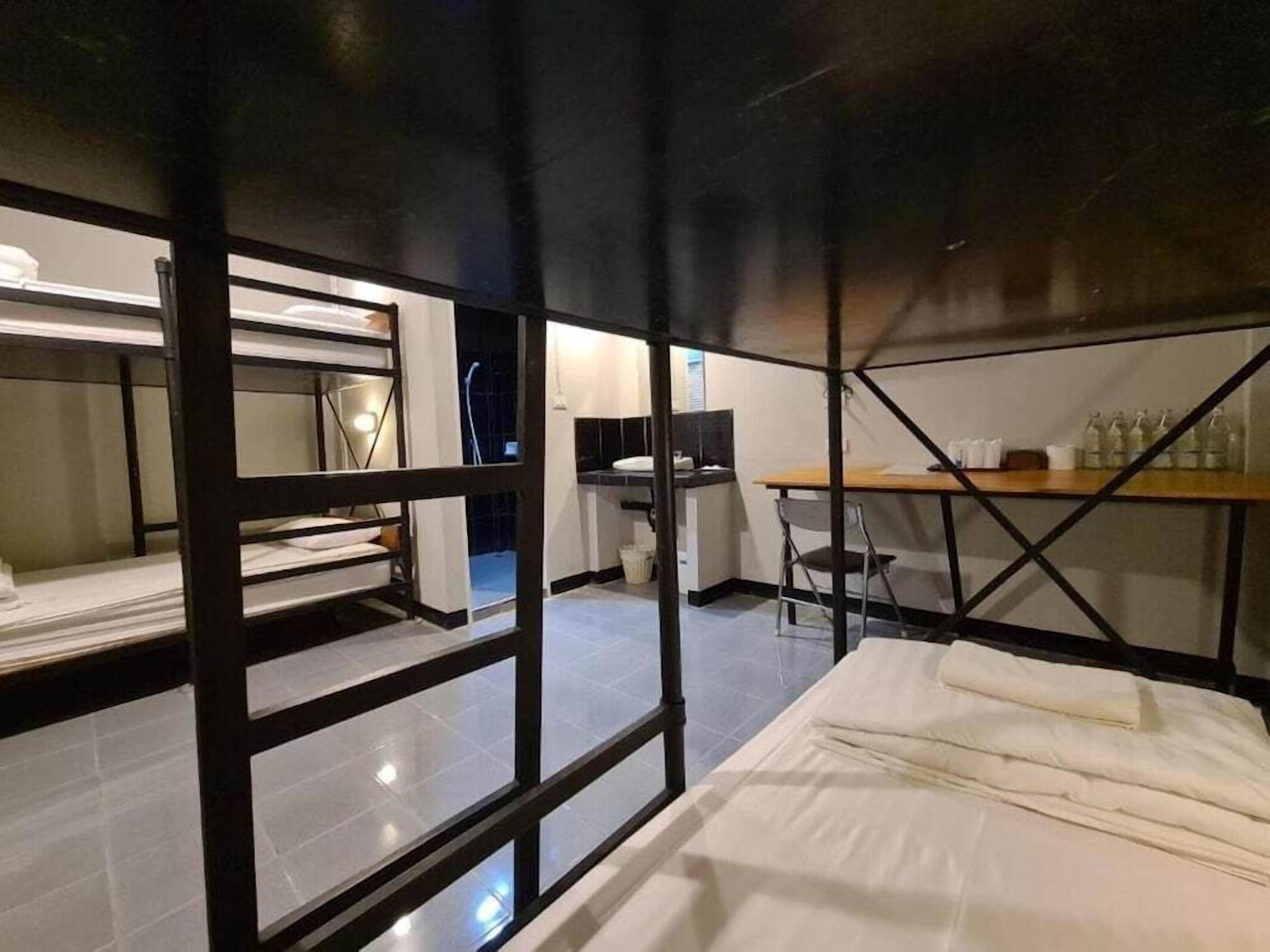 Premium bedding, individually furnished, desk, free WiFi