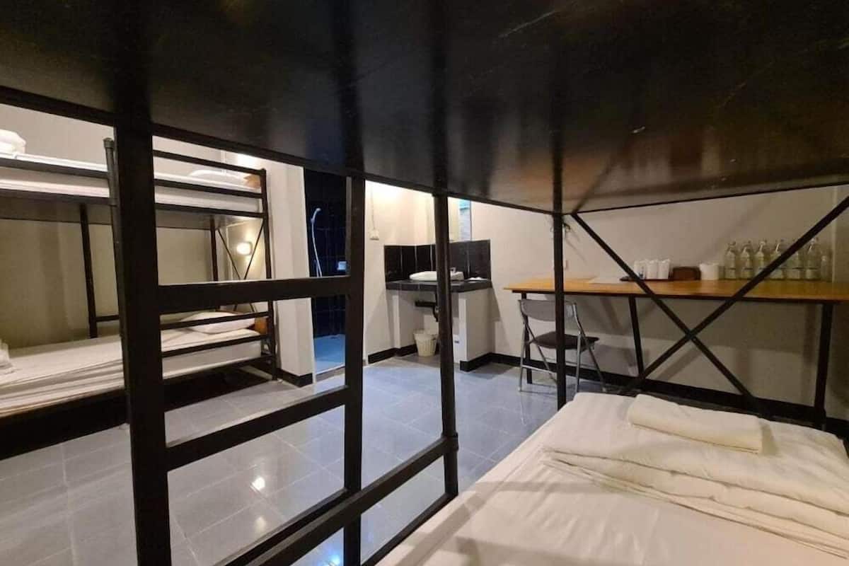 Premium bedding, individually furnished, desk, free WiFi