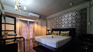 Deluxe Double Room with Private Bathroom | 特色家居、办公桌、免费 WiFi、床单