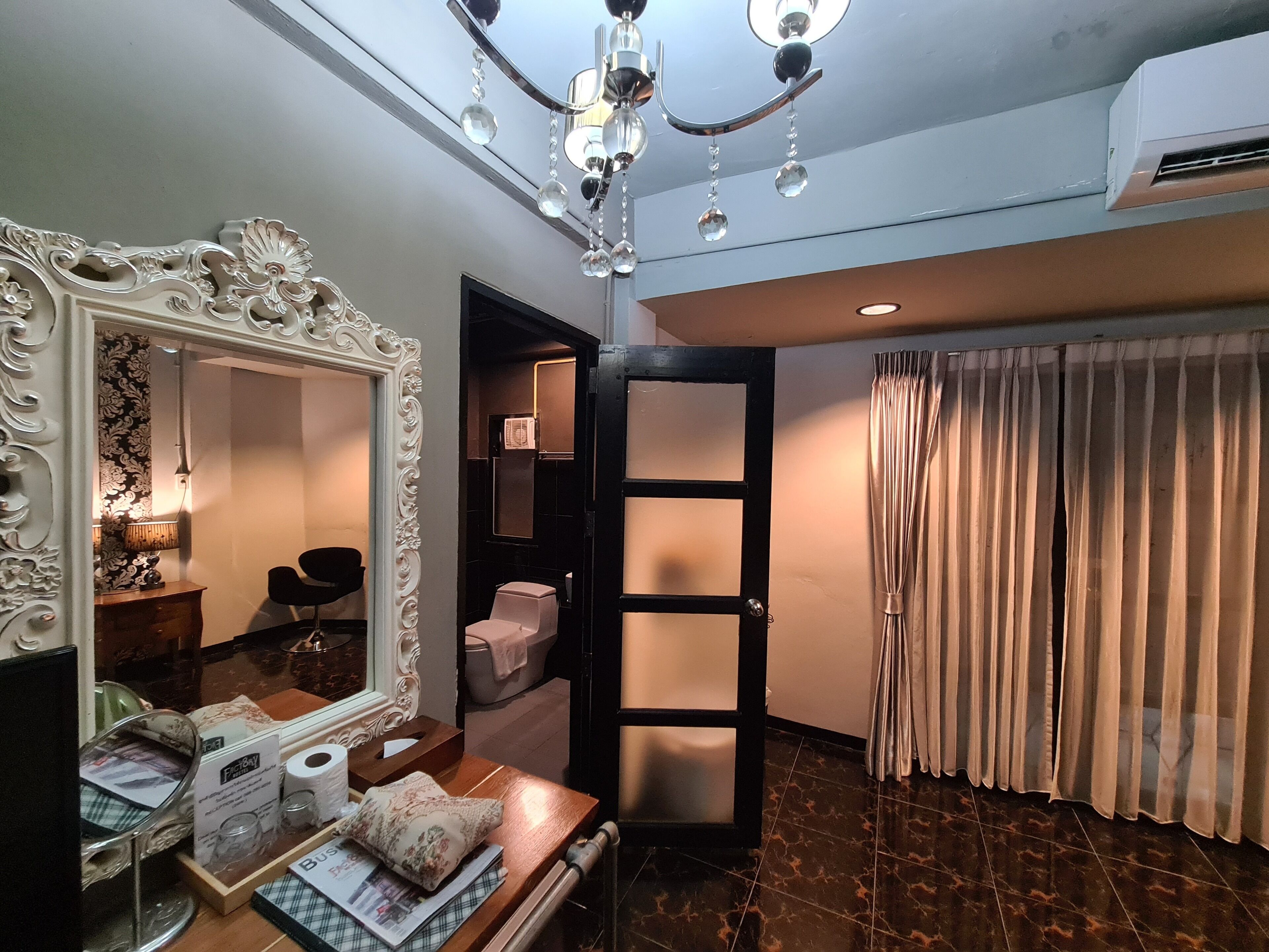 Deluxe Double Room with Private Bathroom | 起居區 |  LCD 液晶電視