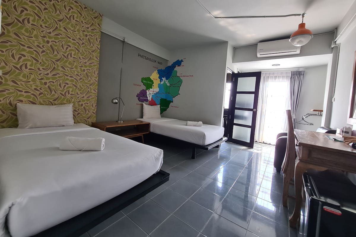 Standard Twin Room with Private bathroom | Individually furnished, desk, free WiFi, bed sheets