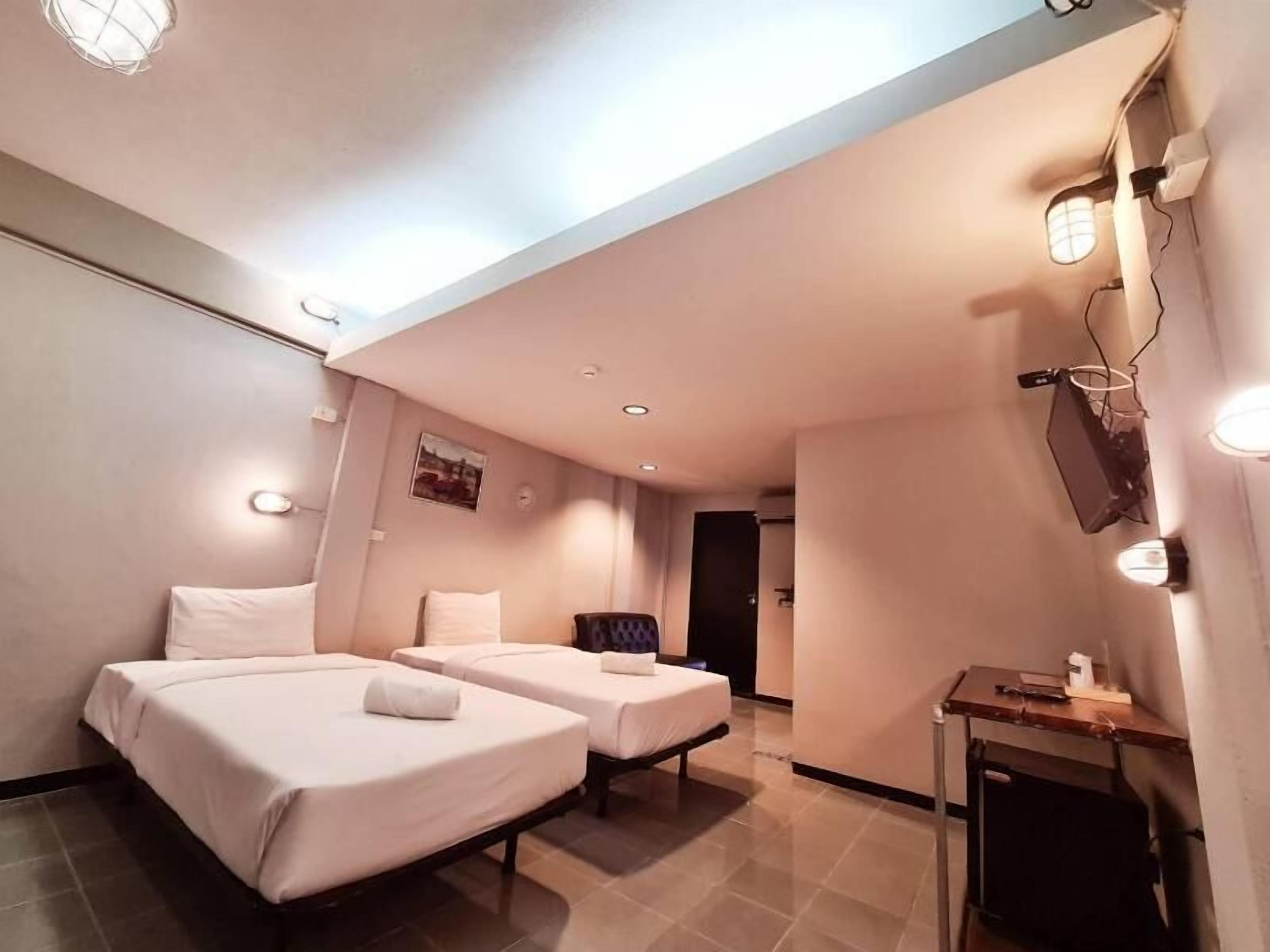 Premium bedding, individually furnished, desk, free WiFi