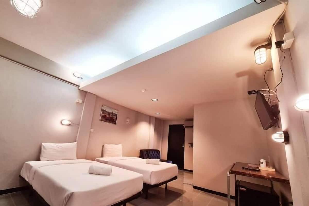 Premium bedding, individually furnished, desk, free WiFi