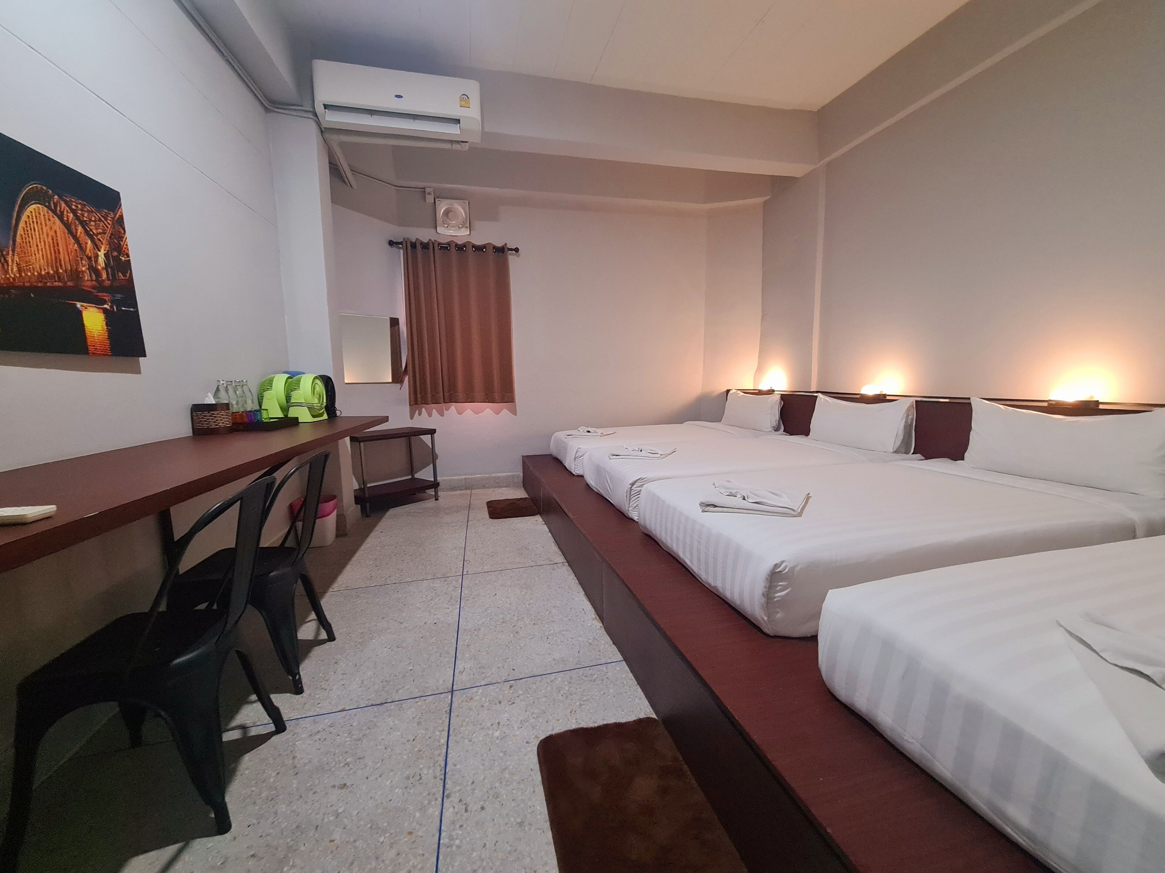 Individually furnished, desk, free WiFi, bed sheets