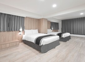 Familieværelse | Dundyner, skrivebord, mørklægningsgardiner, gratis Wi-Fi