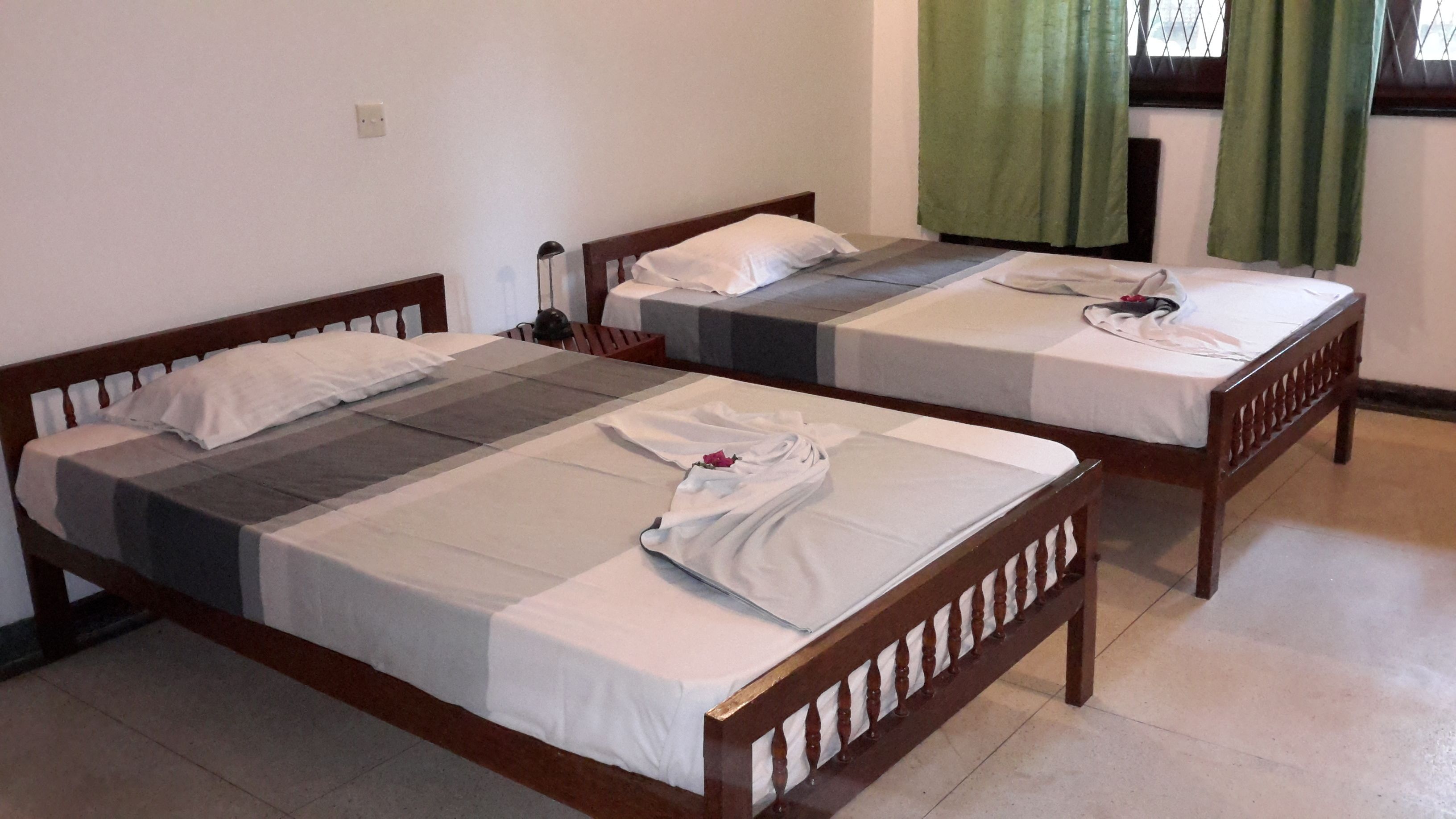 Deluxe tweepersoonskamer | Een kluis op de kamer, een bureau, gratis babybedden, gratis wifi