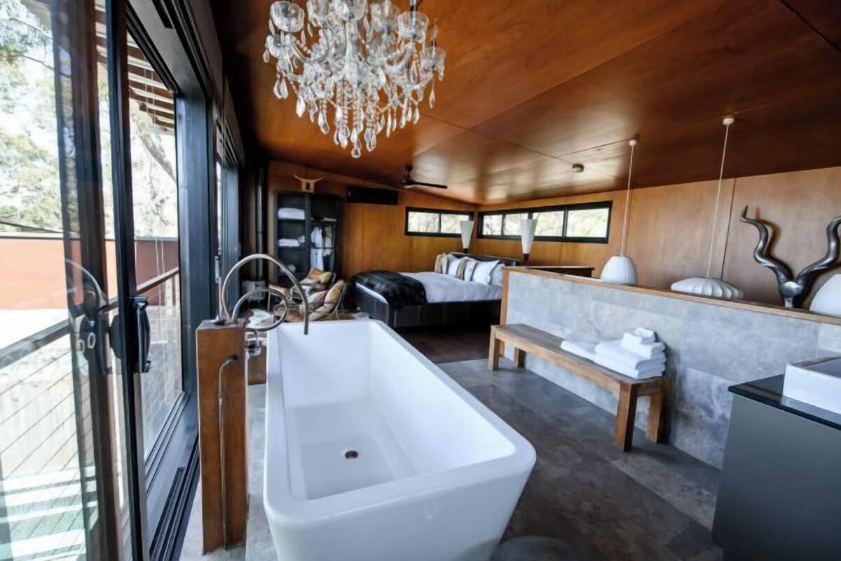 Ropa de cama de alta calidad y artículos del minibar gratis