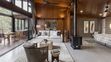 Ropa de cama de alta calidad y minibar con artículos gratuitos