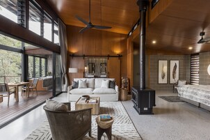 Ropa de cama de alta calidad y minibar con artículos gratuitos