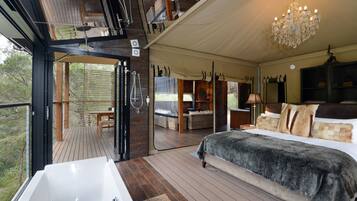 Premium bedding, free minibar, individually decorated